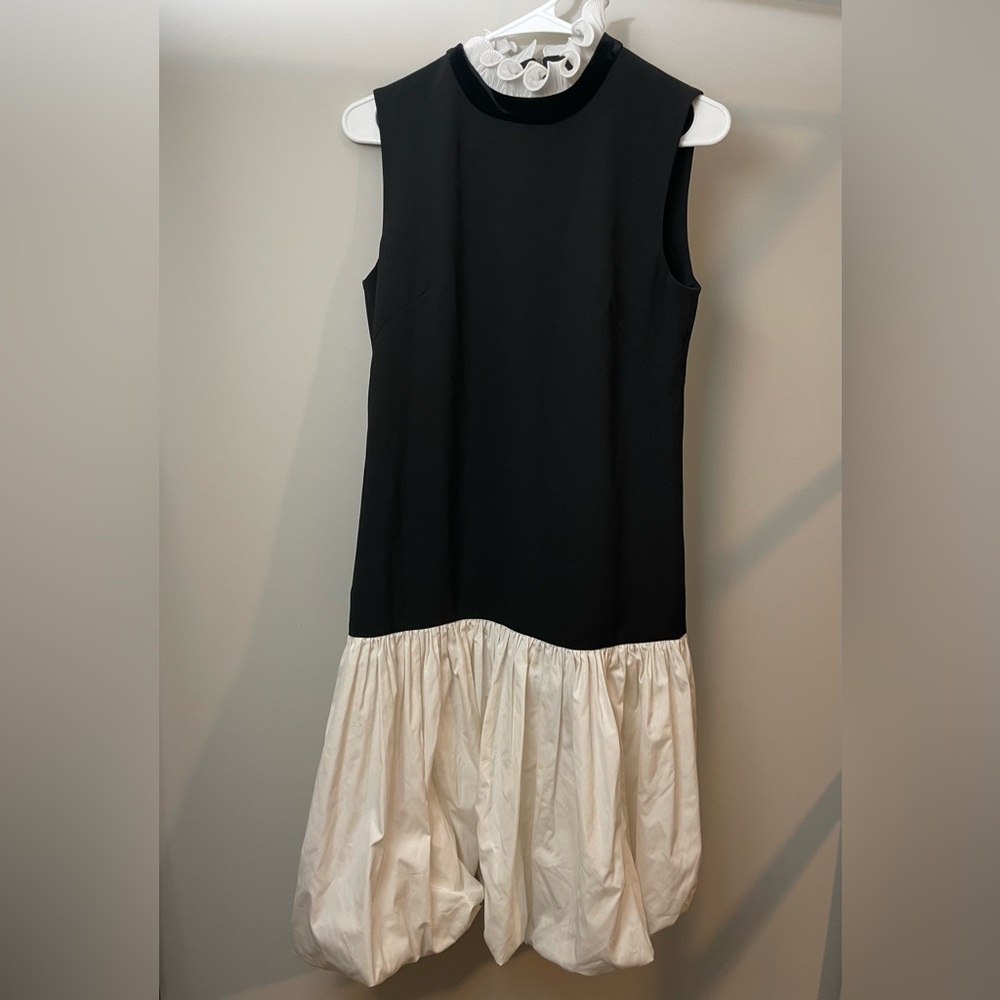 Elegant Black and White Sleeveless Dress